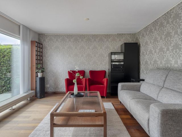 Mierberg 8, Roosendaal