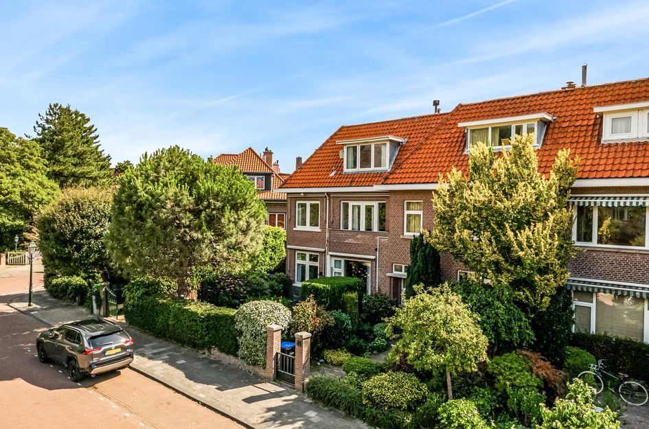 Van Dorpstraat 22
