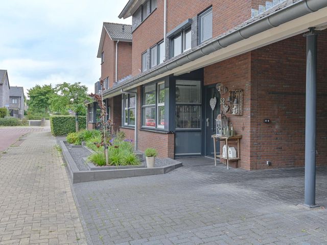 Pauwoog 52, Hoogeveen