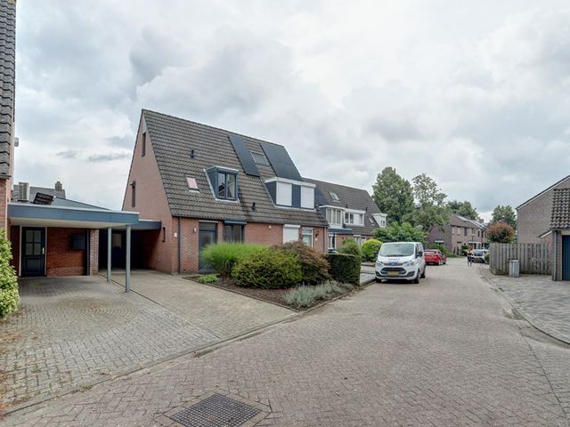 Korenbloemstraat 24, Maasbree