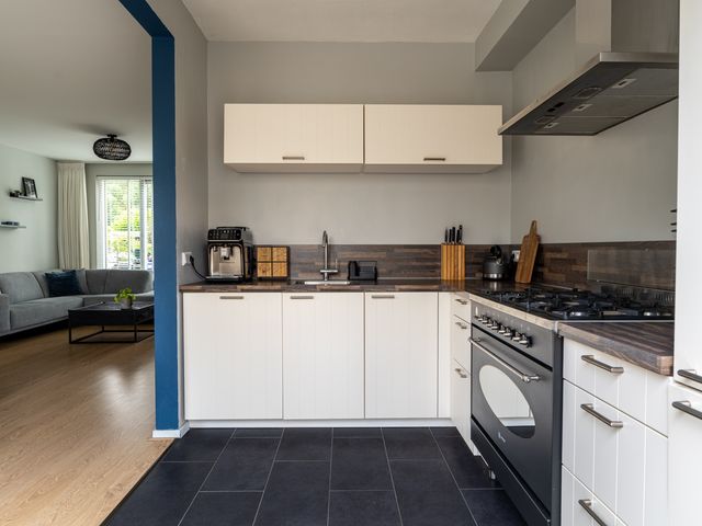 Van Leeuwenhoeklaan 27, Oosterhout