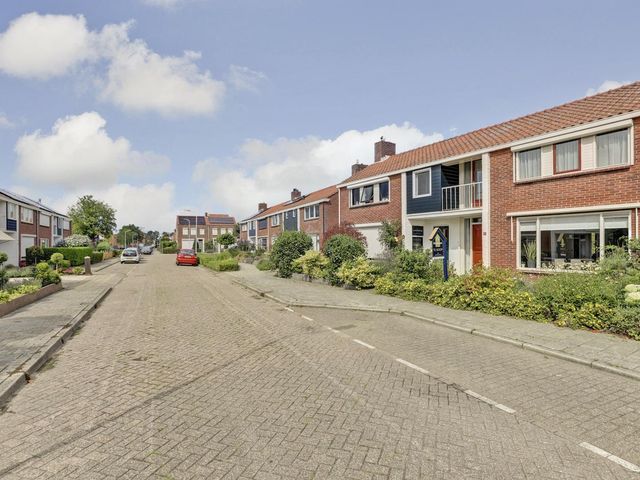 Zeeasterstraat 11, Nieuwerkerk
