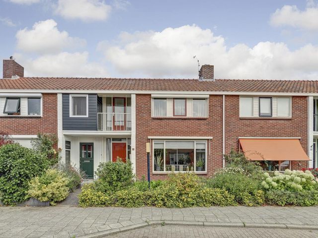 Zeeasterstraat 11, Nieuwerkerk