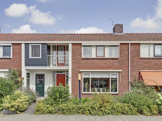 Zeeasterstraat 11, Nieuwerkerk