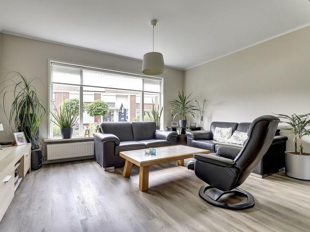 Zeeasterstraat 11, Nieuwerkerk