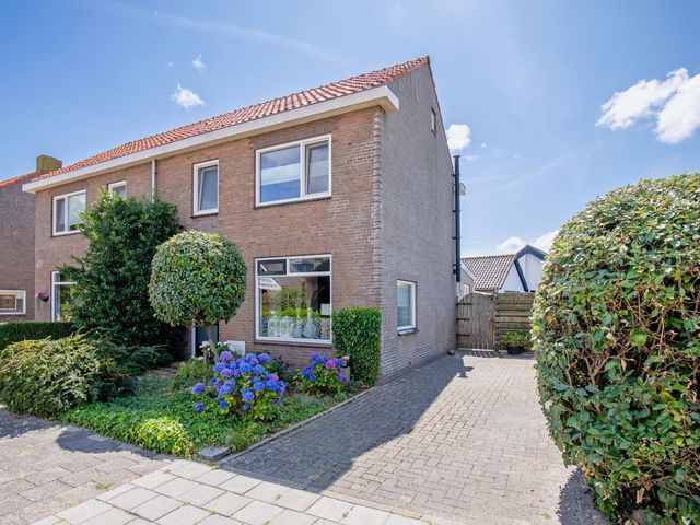 De Dageraad 4, Den Hoorn