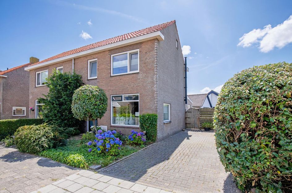 De Dageraad 4