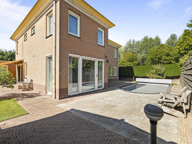 Boterzwin 1207, Julianadorp