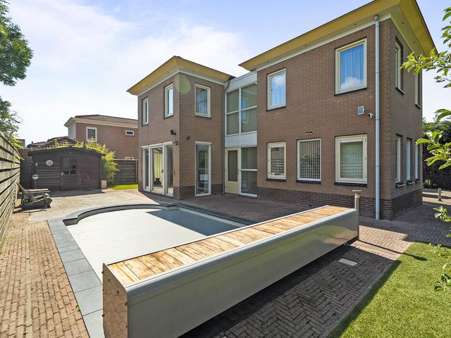 Boterzwin 1207, Julianadorp