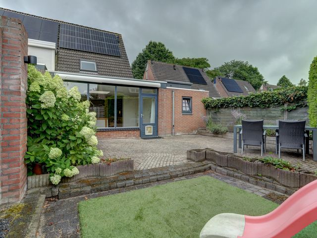 Korenbloemstraat 24, Maasbree