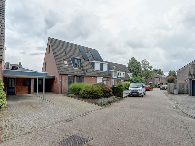 Korenbloemstraat 24, Maasbree