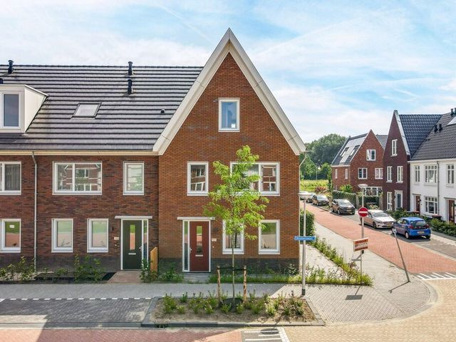 Knobbelzwaan 121, Uithoorn