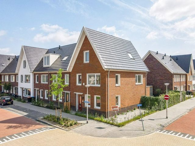 Knobbelzwaan 121, Uithoorn