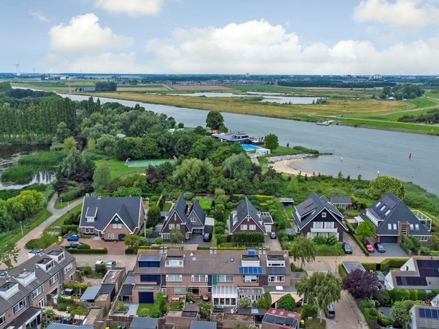 Bonhoefferstraat 8, Oud-Beijerland