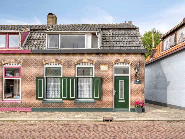 Burgemeester Sterkstraat 8, Stad aan 't Haringvliet