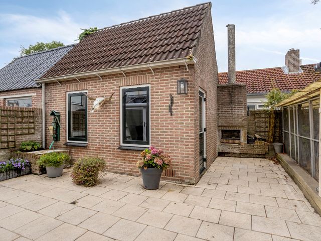 Burgemeester Sterkstraat 8, Stad aan 't Haringvliet