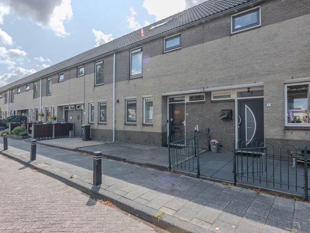 Donaulaan 8, Spijkenisse
