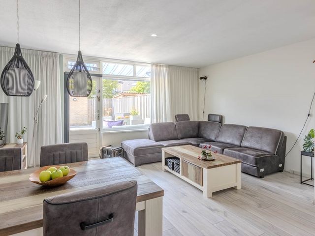 Donaulaan 8, Spijkenisse