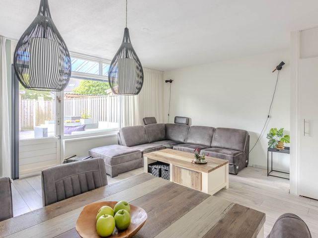 Donaulaan 8, Spijkenisse