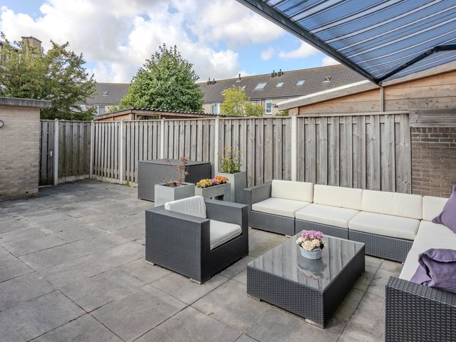 Donaulaan 8, Spijkenisse