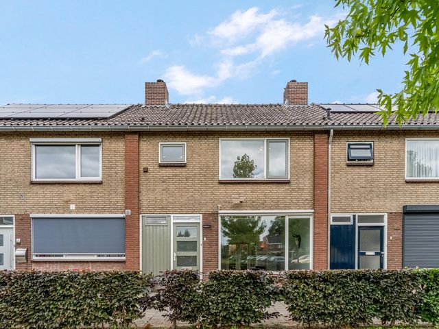 Van der Duyn van Maasdamstraat 4, Elst