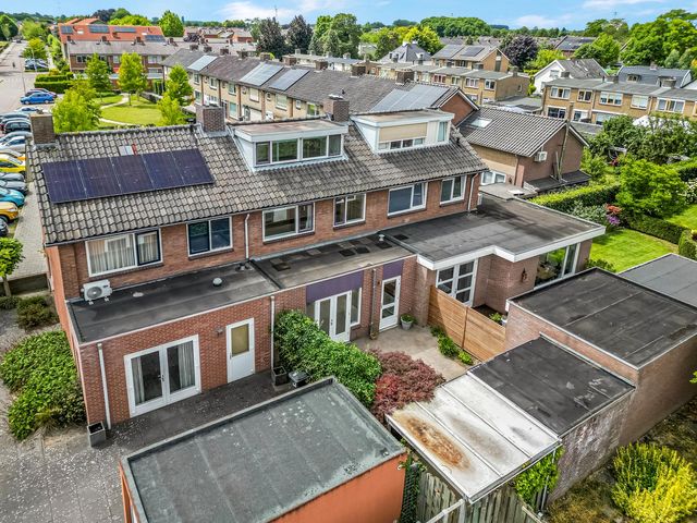 Van der Duyn van Maasdamstraat 4, Elst