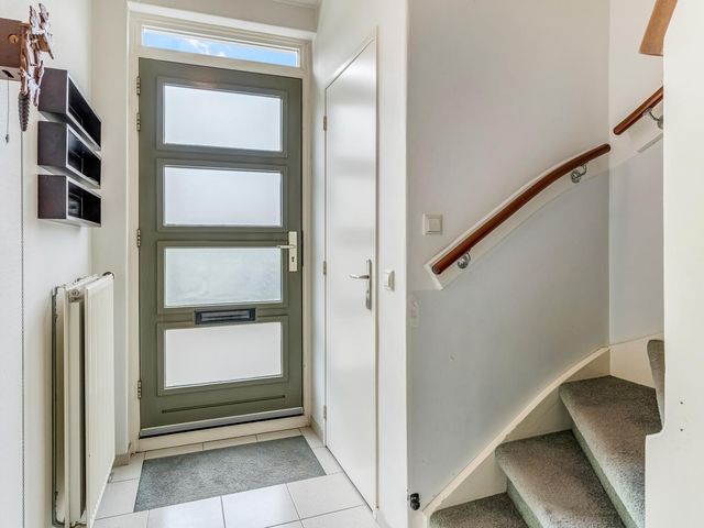 Van der Duyn van Maasdamstraat 4, Elst