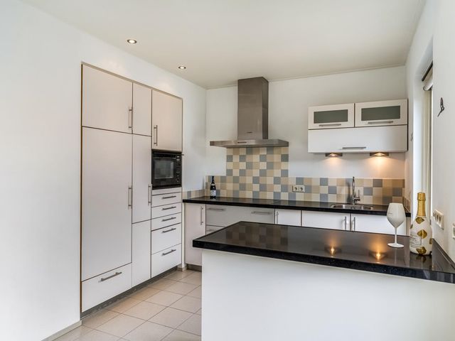 Van der Duyn van Maasdamstraat 4, Elst