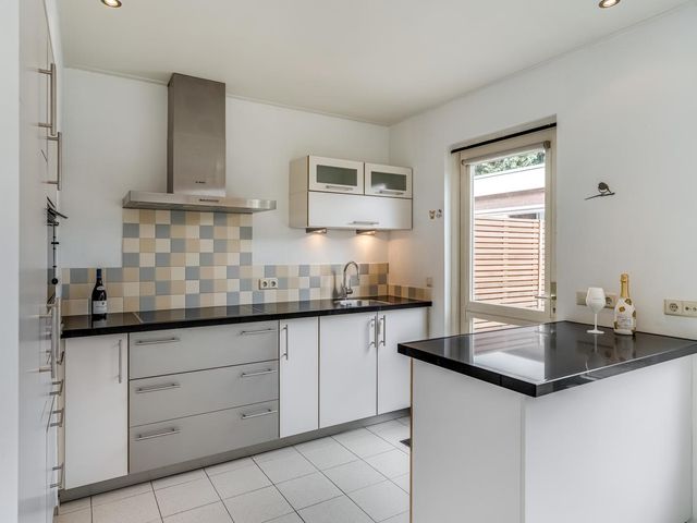 Van der Duyn van Maasdamstraat 4, Elst