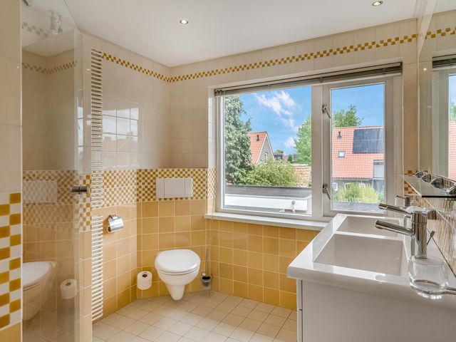Van der Duyn van Maasdamstraat 4, Elst