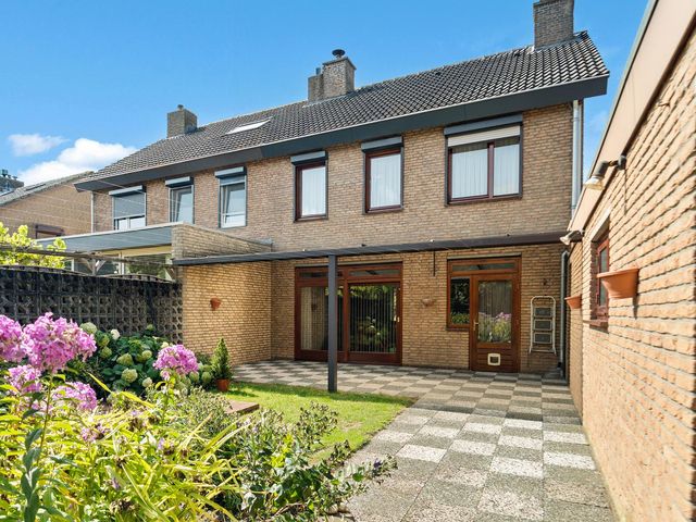 Burgemeester Custerslaan 36, Landgraaf