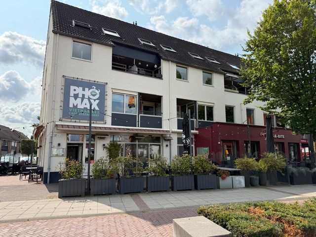 Markt 42, Bladel