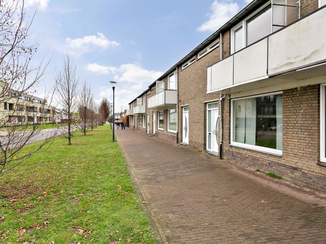 Veldekelaan 11, Beek