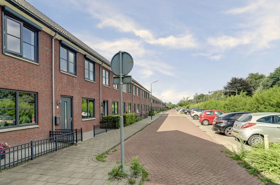 Pastoor van der Meijdenstraat 7