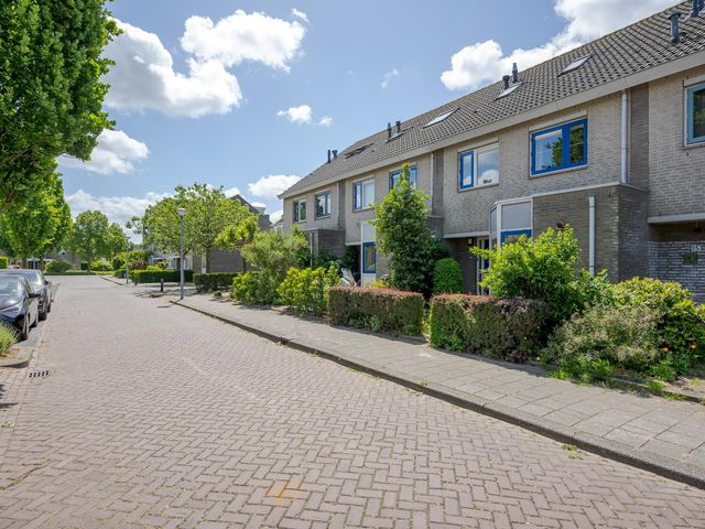 Dr. Martinus van der Stoelstraat 13, Voorschoten