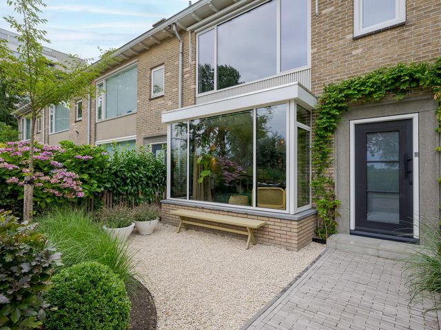 Gustav Mahlerlaan 24, Voorschoten