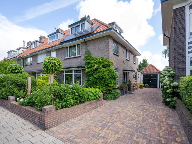 Papelaan 116, Voorschoten