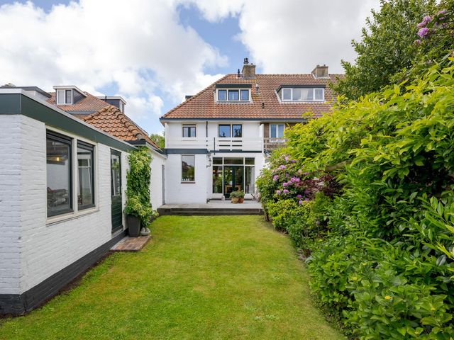 Papelaan 116, Voorschoten