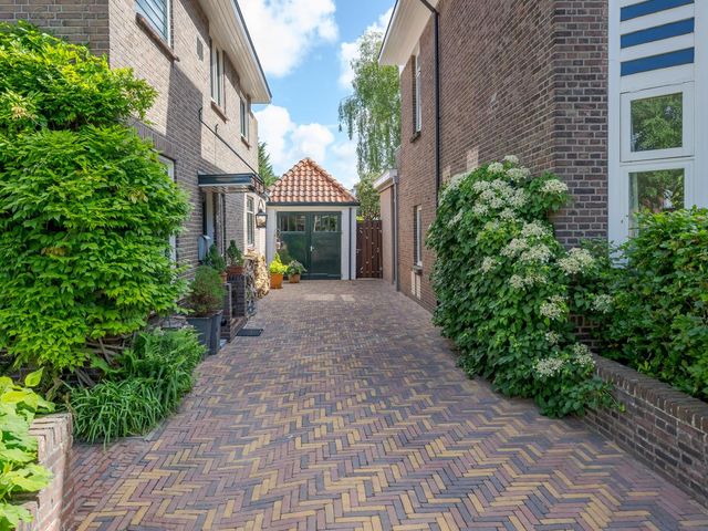 Papelaan 116, Voorschoten