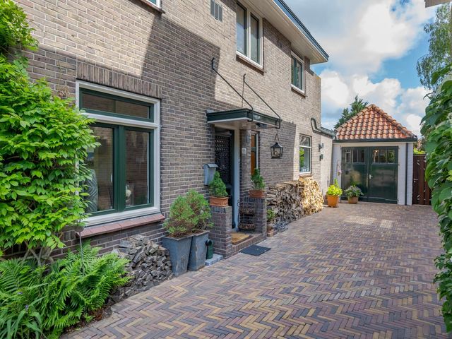 Papelaan 116, Voorschoten