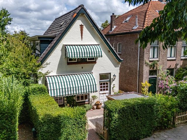 Papelaan 34, Voorschoten