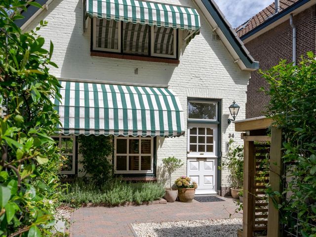 Papelaan 34, Voorschoten