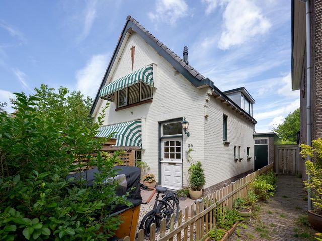 Papelaan 34, Voorschoten