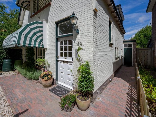 Papelaan 34, Voorschoten