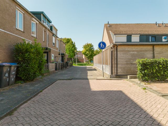 Troelstrapad 11, Spijkenisse
