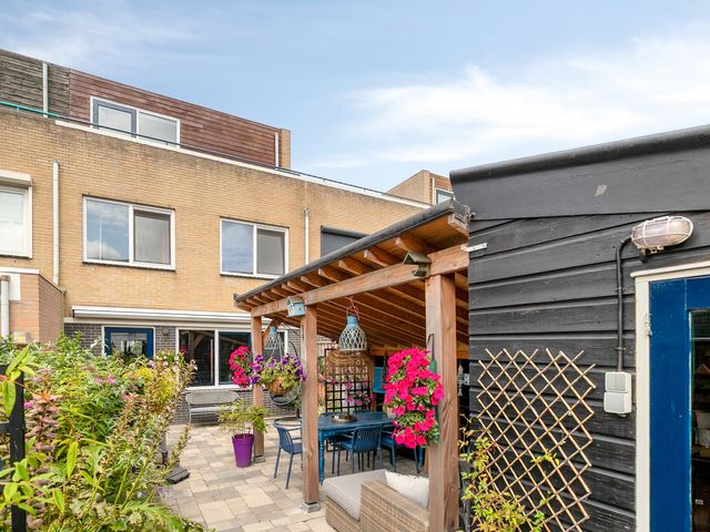 Henriëtte van der Meystraat 42, Leiden