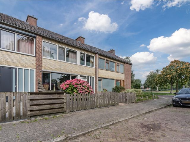 Hazelaarstraat 4, Hoogeveen