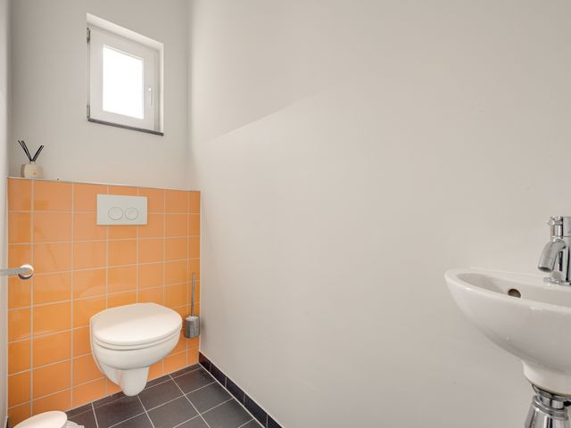 Dorpsstraat 8, Schoondijke