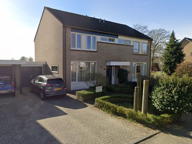 Pastoor van Berkelstraat 84, Sambeek