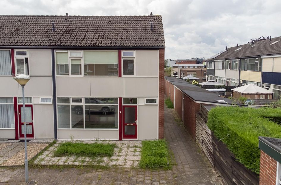 Prof.Van der Leeuwstraat 7